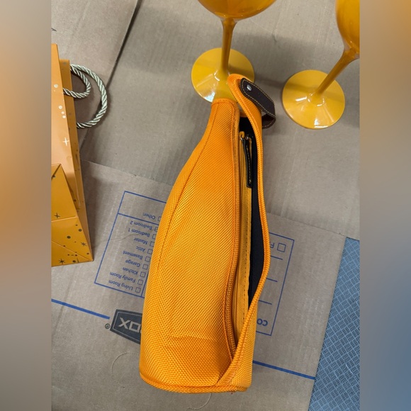 Veuve Clicquot 2 Orange Plastic Champagne Goblet Tulip Wine Travel& Bottle Cover - Picture 5 of 8